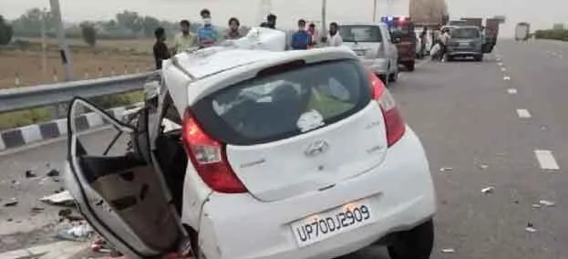 फिरोजाबाद में सड़क हादसे में पांच लोगों की मृत्यु, एक घायल