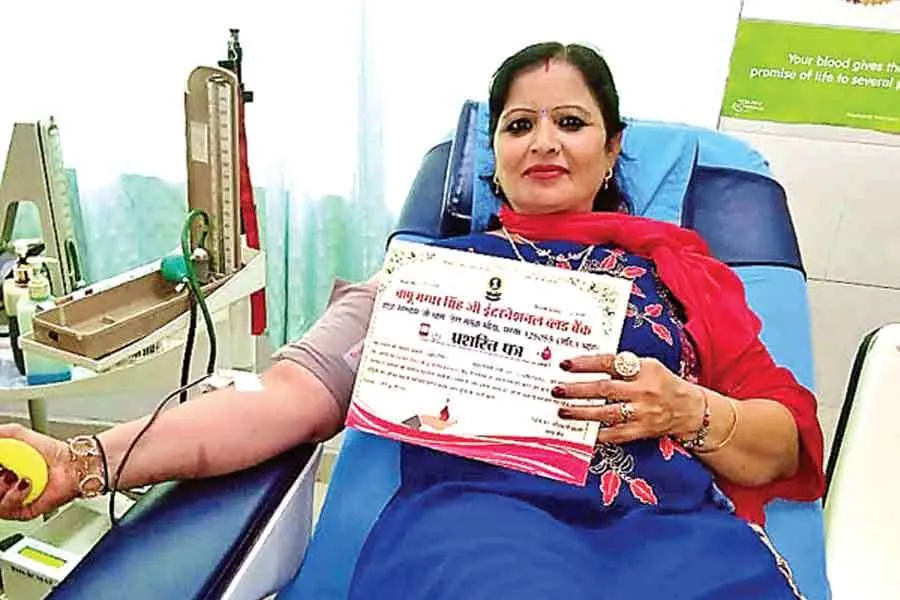 25वीं सालगिरह पर किया 23वीं बार रक्तदान