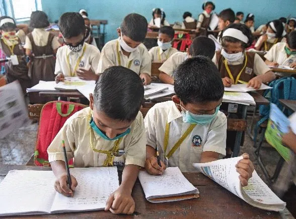 सोच-समझकर लें स्कूल खोलने का फैसला