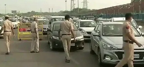 गुरुग्राम-दिल्ली बॉर्डर पर राजनीति तेज, हरियाणा ने हटाए बैरिकेड