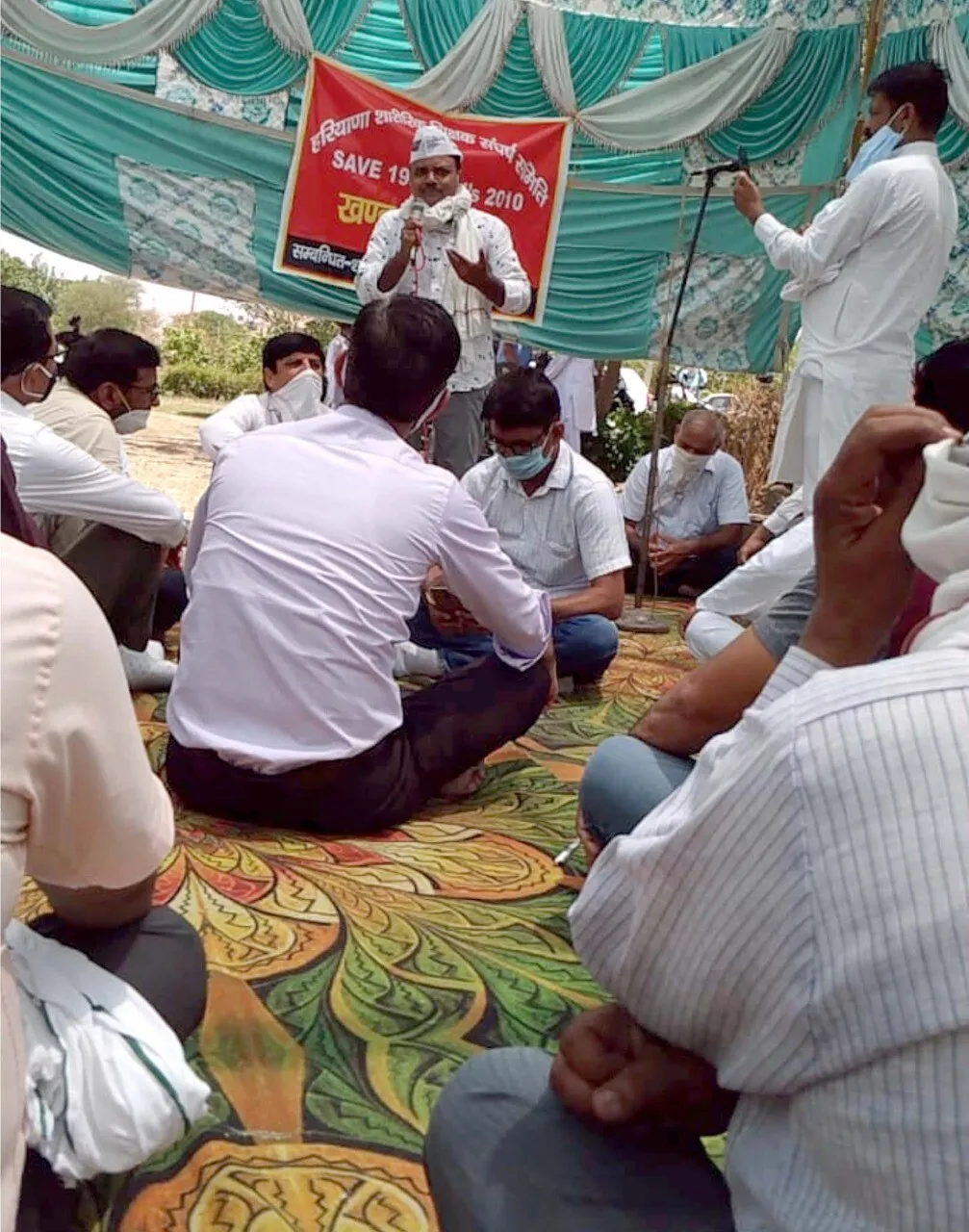 हटाए गए पीटीआई शिक्षकों का अनिश्चितकालीन धरना शुरू