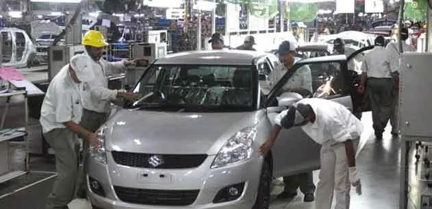 जून में कारों की ब्रिकी घटकर हुई आधी