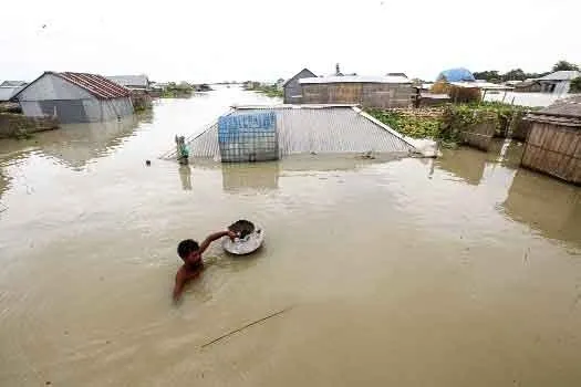 बारिश के पानी में डूबते शहर