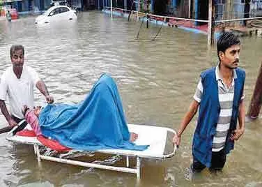 बिहार में बाढ़ से भारी तबाही, असम में 110 की मौत