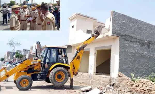 अतिक्रमणों पर चला पीला पंजा, भारी पुलिस बल रहा मौजूद