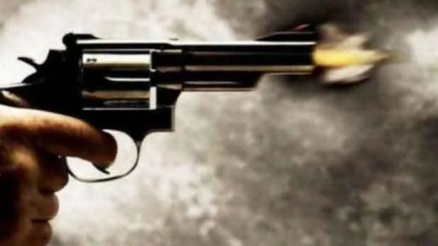 Crime: घर में घुसकर सरपंच की गोली मारकर हत्या