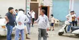 दिनदहाड़े नकाबपोशों ने बुजुर्ग दुकानदार को घोपा चाकू, मौत