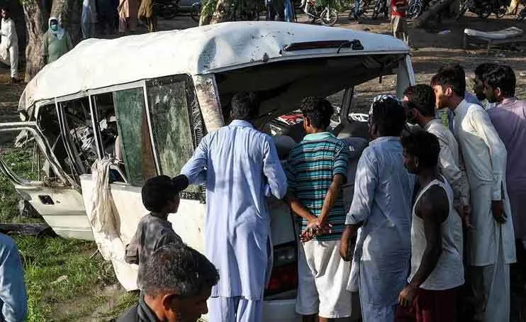 पाकिस्तान ट्रेन हादसाः मृतकों की संख्या बढ़कर हुई 22