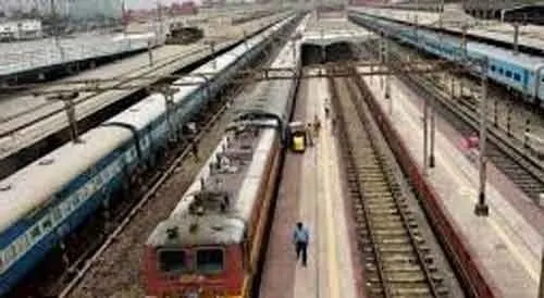 रेलवे का निजीकरण सुरक्षित व जनता के हित में हो