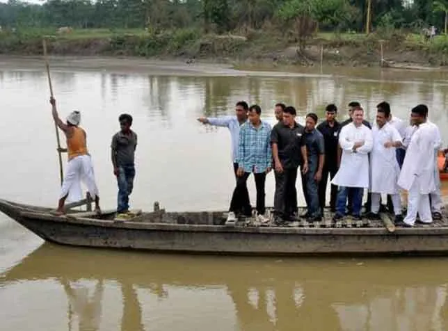 राहुल ने असम के बाढ़ पीड़ितों के साथ जताई एकजुटता