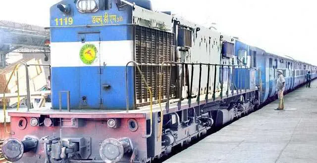भारत ने बंगलादेश को सौंपे 10 डीजल इंजन