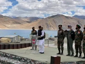 रक्षामंत्री की हुंकार- कोई भी शक्ति हमारी एक इंच भूमि भी नहीं ले सकती