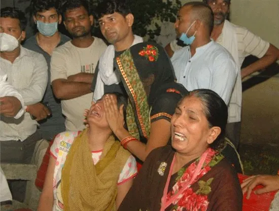 पुलिस के लापरवाह रवैये से बेटा भी खोया और पैसा भी