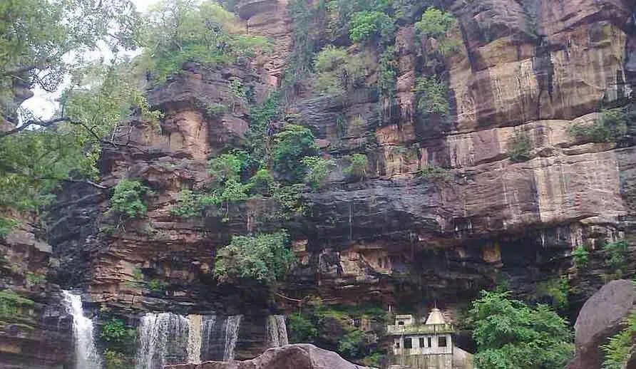 कोटा की गेपरनाथ घाटी में फंसे पांच युवकों को बचाया