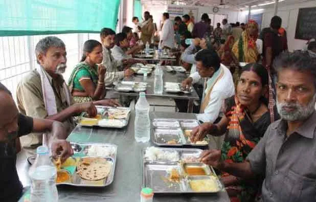 गहलोत ने किया इंदिरा रसोई योजना का शुभारंभ किया