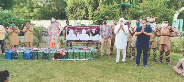 डेरा सच्चा सौदा की प्रबंधकीय समिति ने उपकार कॉलोनी में 53 परिवारों को बांटा राशन