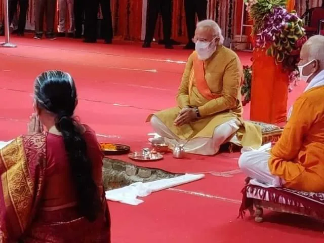 प्रधानमंत्री नरेंद्र मोदी ने रख दी राम मंदिर की नींव