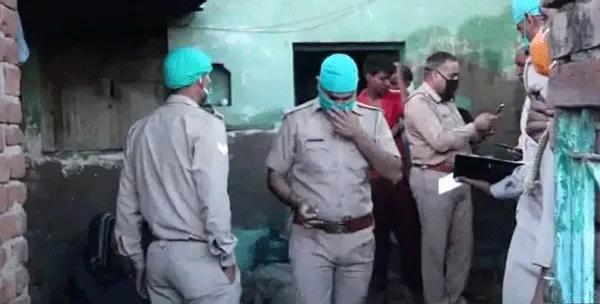 आगरा में एक ही परिवार के तीन लोगों की हत्या