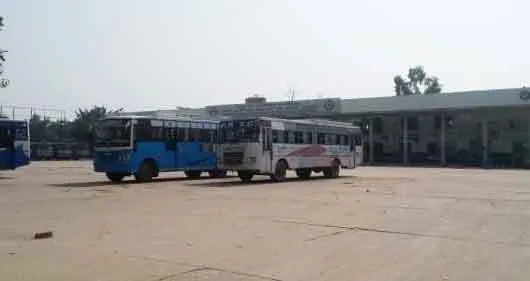 बस स्टैंड, पेट्रोल पंप, बाजार व सब्डी मंडी रही बंद