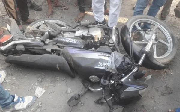 सहायक लाइनमैन को कुचलने का प्रयास