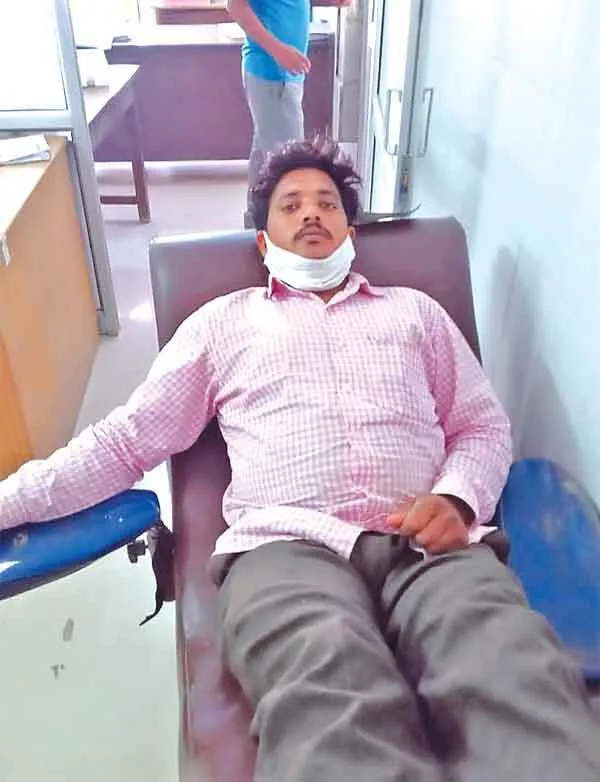 जरूरतमंद को रक्तदान कर निभाया मानवता का फर्ज