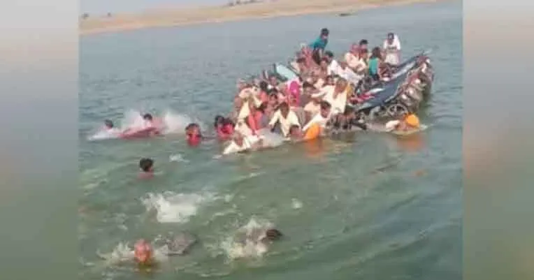 राजस्थान में बड़ा हादसा: चम्बल में नाव पलटने से 12 लोगों की मौत