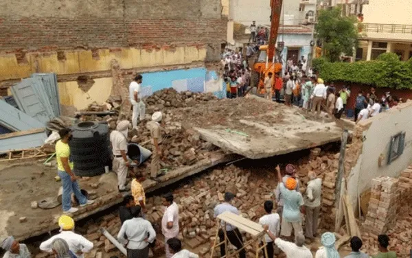डेरा बस्सी में इमारत ढही, तीन लोगों की मौत