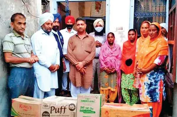 साध-संगत ने 4 गर्भवती महिलाओं को बांटा पौष्टिक आहार