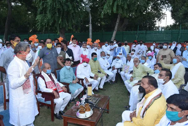 कृषि विधेयकों पर खुश दिल्ली के किसानों ने तोमर का किया अभिनंदन