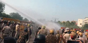 Farmers took to the streets to protest against the agricultural ordinance, jammed