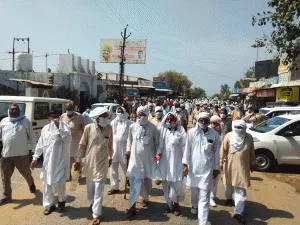 Farmers took to the streets to protest against the agricultural ordinance, jammed