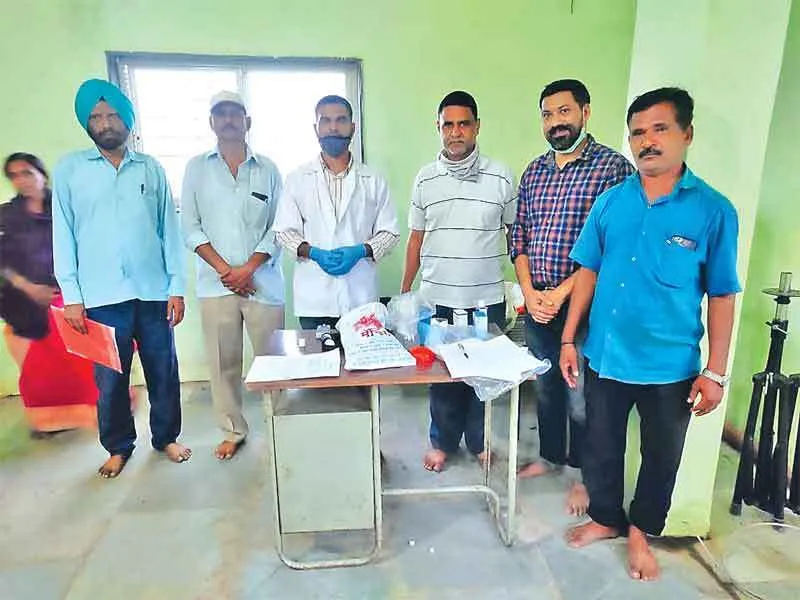 पुणे की साध-संगत ने लगाया मेडिकल चेकअप कैंप