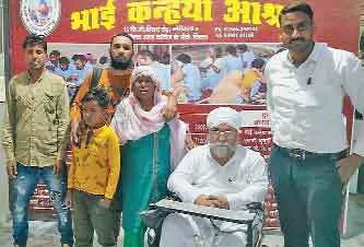 आठ साल बाद मिले मां-बेटे
