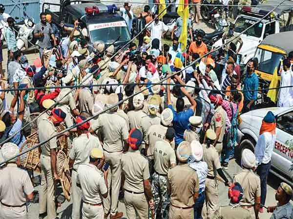 स्कॉलरशिप मामले की सीबीआई जांच हो, बैंस हिरासत में