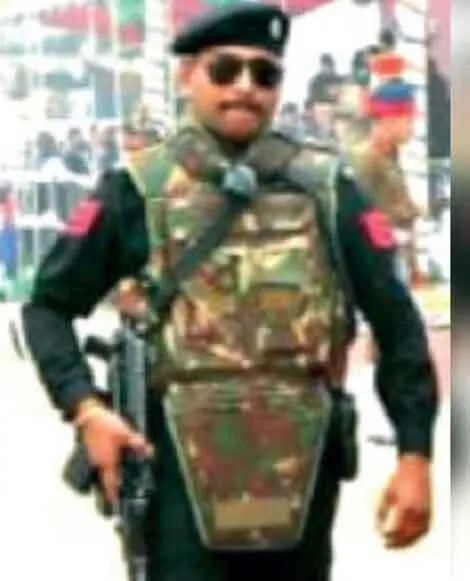 स्वैट कमांडो ने खुद को मारी गोली, मौत