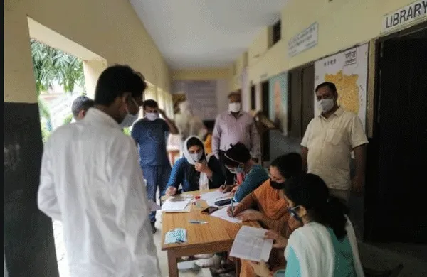भय के माहौल में अध्यापक बना रहे ‘परिवार पहचान पत्र’