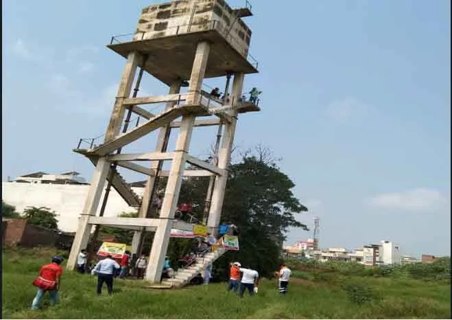 पटियाला में पानी की टंकी पर चढ़े बेरोजगार
