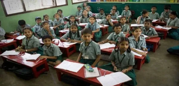 मासूमों के जीवन से खिलवाड़ कर रहे निजी स्कूल पर सीएम फ्लाइंग का छापा