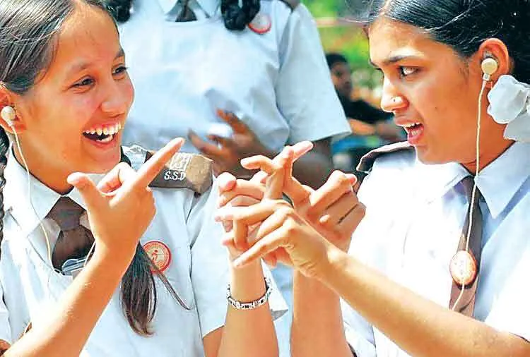 साइन लैंग्वेज सीखकर संवारे करियर