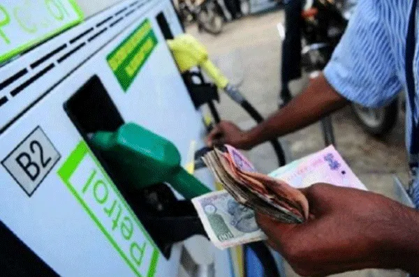 पेट्रोल-डीजल के दाम लगातार 28 वें दिन स्थिर