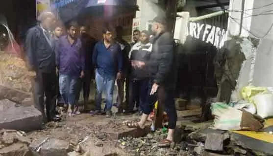 तेलंगाना में भारी बारिश के कारण दीवार गिरने से नौ लोगों की मौत, दो घायल