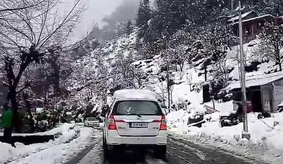 हिमाचल में सीजन का पहला हिमपात