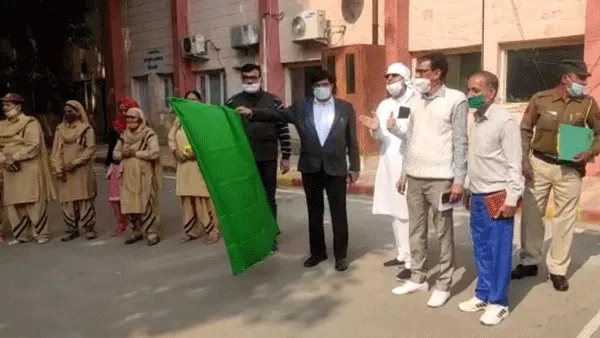 मजबूरीवश देह व्यापार में फंसी 200 महिलाओं को डेरा सच्चा सौदा अनुयायियों ने दिया राशन