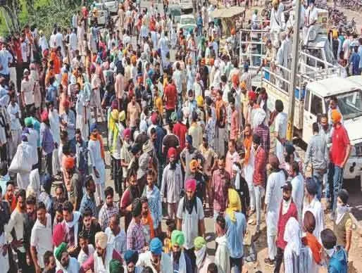 देर रात हुई उच्च स्तरीय बैठक, किसानों का आंदोलन जारी