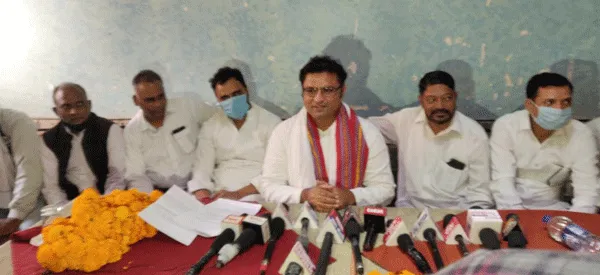 सरकार शराब माफियाओं को संरक्षण देने का कर रही काम: अशोक तंवर
