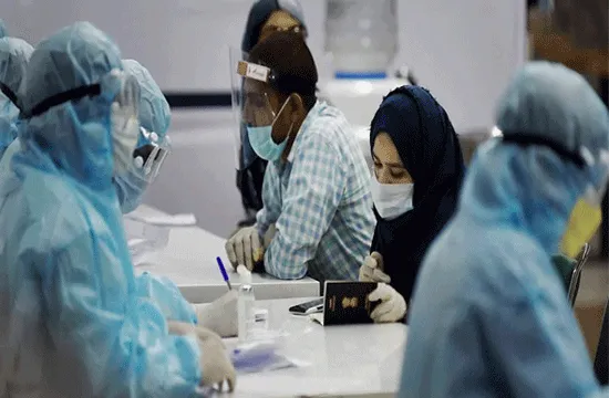 ब्रिटेन में कोरोना प्रतिबंधों में छूट की योजना