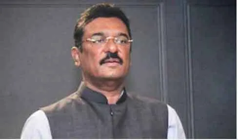 शिव सेना विधायक प्रताप सरनाईक के घर पर छापा