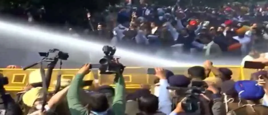 हरियाणा सीएम आवास के बाहर कांग्रेस यूथ का प्रदर्शन