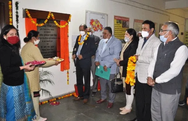 पिंडारा गांव में किसानों के लिए एफएम रेडियो शुरू