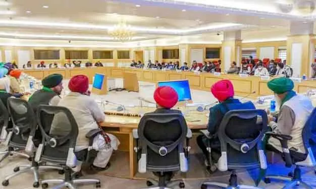 किसान अपनी मांग पर अड़े, आज फिर बातचीत रही बेनतीजा